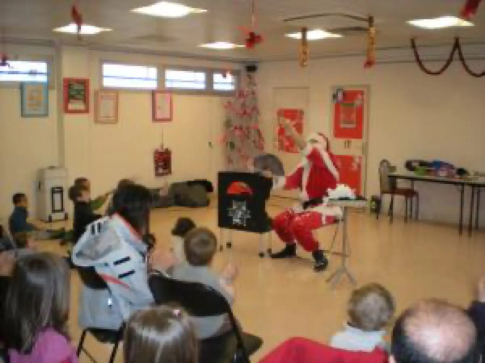 Numéro poétique au pied du sapin