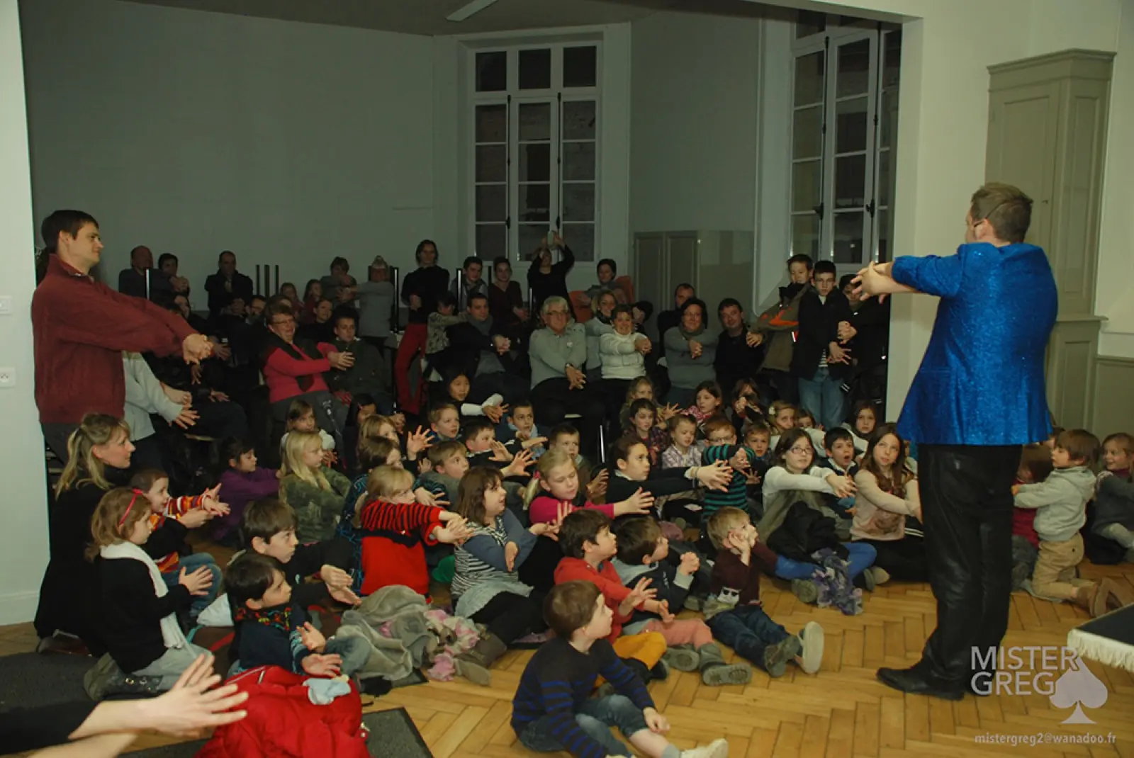 Tour d'anneaux chinois devant un jeune public